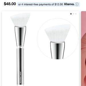 It cosmetics | 704 |  heavenly skin smoothing complexion brush